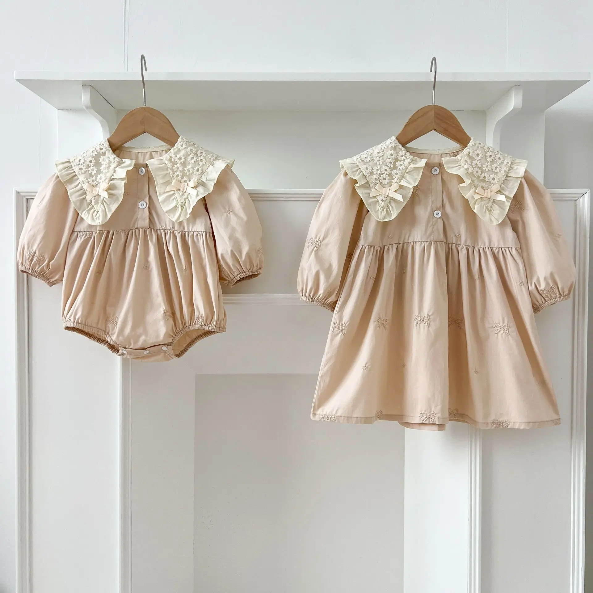 Frühling Schwestern Kleidung Mädchen Bogen Stickerei Spitze Kleidung Baby Strampler Baumwolle Säuglings Body Prinzessin Mädchen Schwester Familie Kleid – Detail 1