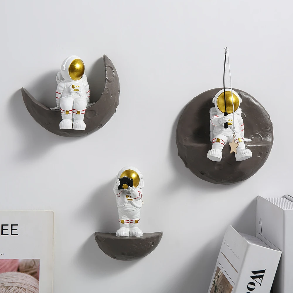 Resin Astronaut Wall Hanging Decoration Creative Cartoon Crafts Modern Home Office Porch Ornaments Lovely Wall Ornament Gifts