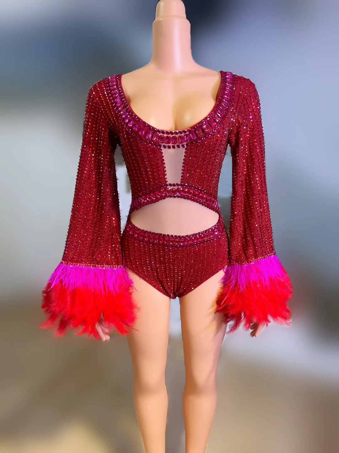 Lieyan, monos elásticos con diamantes de imitación rojos brillantes para mujer, recién llegado, ropa para actuación en fiesta de cumpleaños, disfraz con manga de plumas