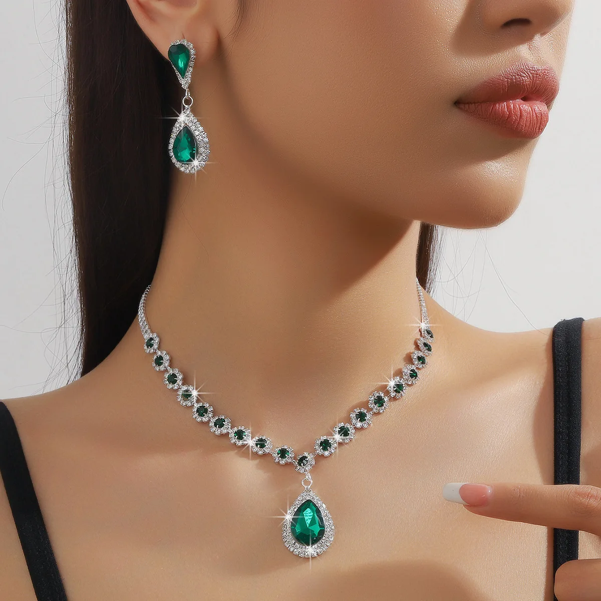 Ladies' Red Carpet Appearance Necklace Earrings 2-piece Set Four Color Optional Waterdrop Banquet Wedding Dress Set