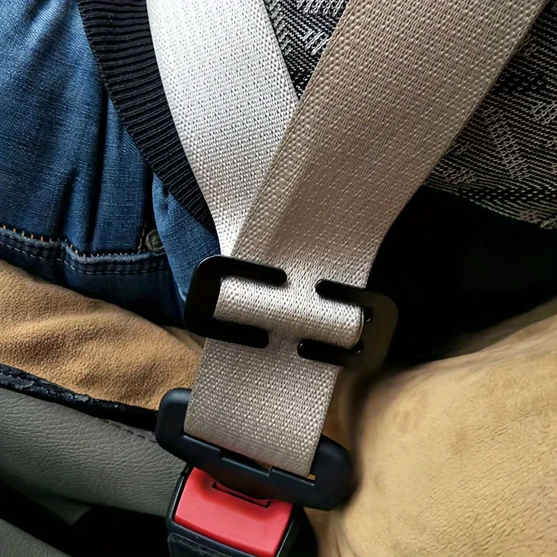 2-piece car seatbelt adjuster, E-shaped black seatbelt clip to prevent seatbelt chafing around the neck, suitable for all cars.