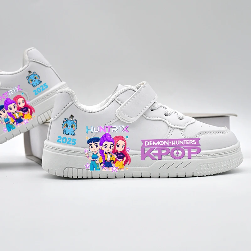 أحذية KPOP كاجوال للأطفال بتصميم عصري جديد أحذية رياضية بيضاء للطلاب والأولاد والبنات أحذية رياضية خارجية قابلة للتنفس مضادة للانزلاق
