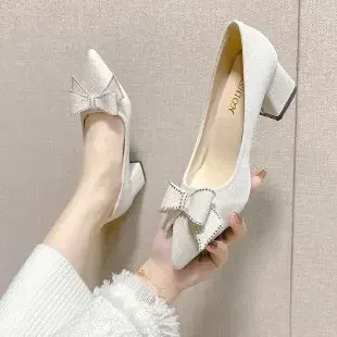 

Женские весенне-осенние новые большие свадебные туфли с красным бантом и стразами, удобные остроконечные туфли на высоком каблуке с неглубоким носком