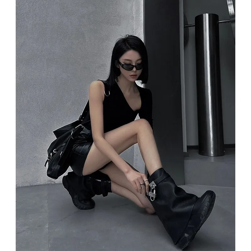 Boots Shark Boots 2025 New Interior Height Boosting Short Boots for Women Thick Bottom Metal Buckle Pants Boots for Women