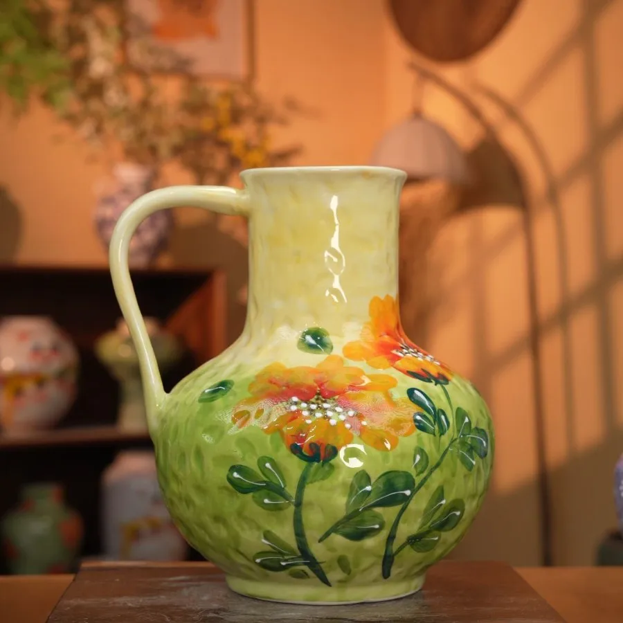 Handbemalte, traumhafte neue chinesische minimalistische Keramikvase und Blumengefäß, exquisite große Vase mit einem Henkel.
