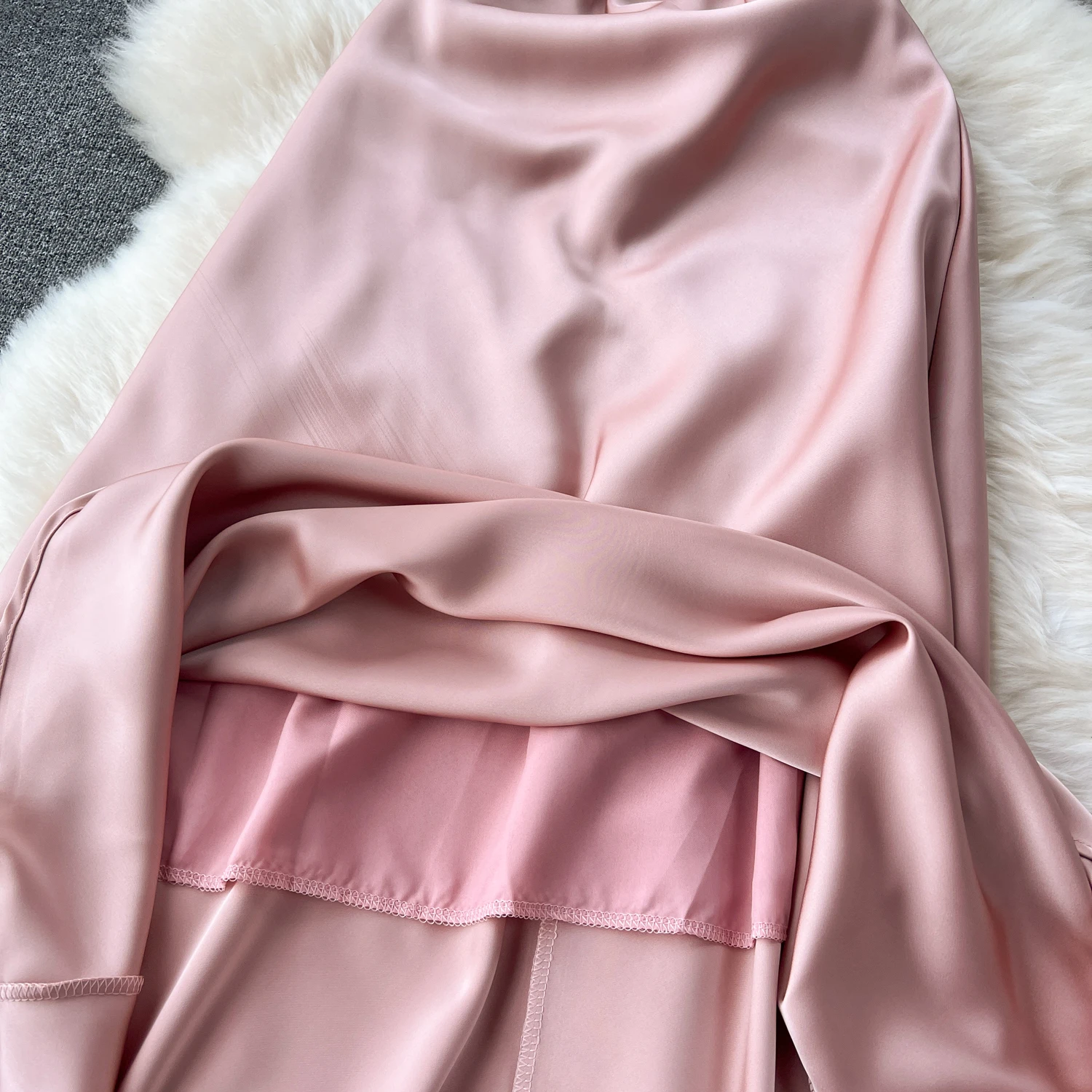 シックなセクシーなヴィンテージ中空アウトノースリーブバックレスサテンエレガントなフレンチファッションビーチカジュアル夏の女性のドレス