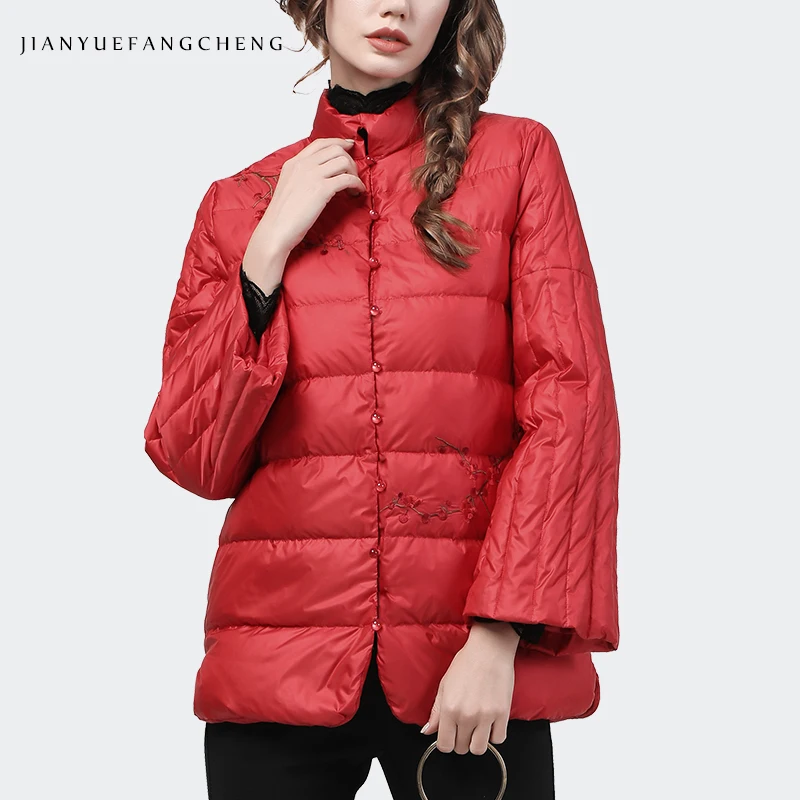 Jaket Wanita Merah Tiongkok Bordir Antik Longgar Ukuran Besar Jaket Puffer Bulu Angsa Putih Tebal Hangat Jaket Musim Dingin Wanita