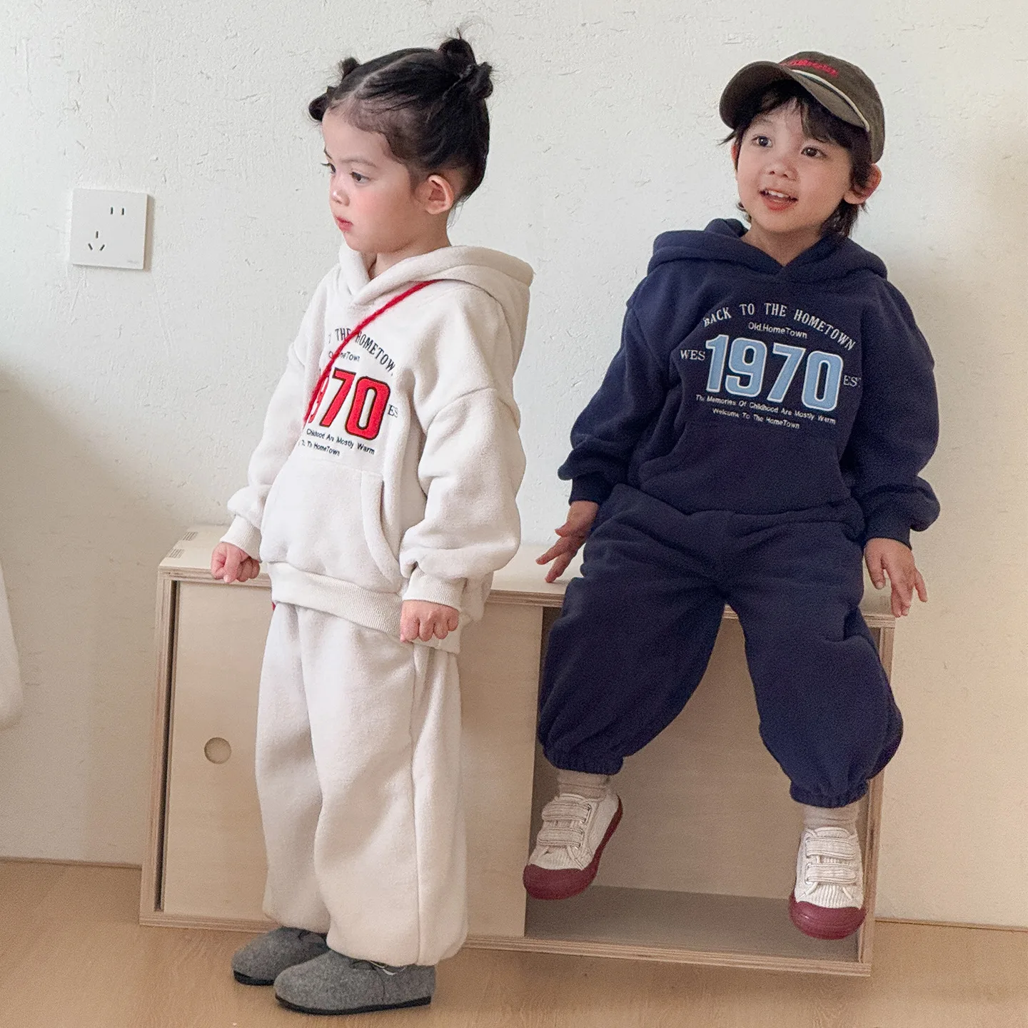 Winter New Children Plus Velvet Thick Clothes Set Boys Girls Hooded Letter Sweatshirt 2pcs Suit Kids Casual Fleece Outfits