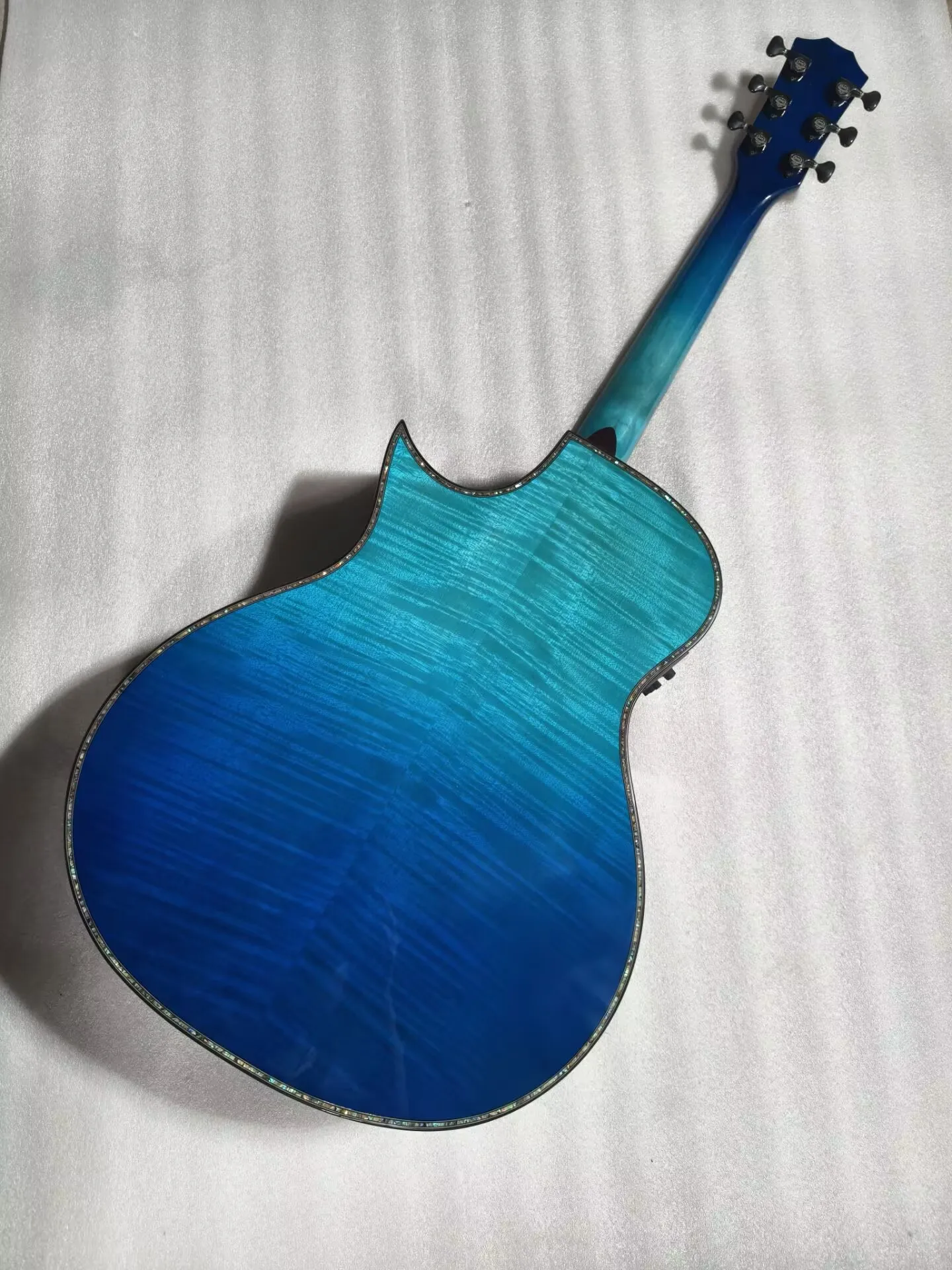 

AAAAA All Solid European Acoustic Guitar, The Moana All solid wood soft florence cutaway ( not sharp) acoustic electric guitar c