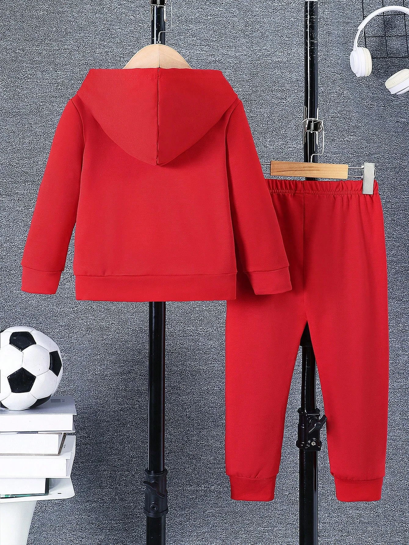 Boys' Spring and Autumn Red Football Heartbeat Print Hoodie Set, Children's Sports Casual Two-Piece Outfit, Stylish Versatile Long-Sleeve Top and Jogger Pants for Kids, Student Daily Wear Children's Clothing