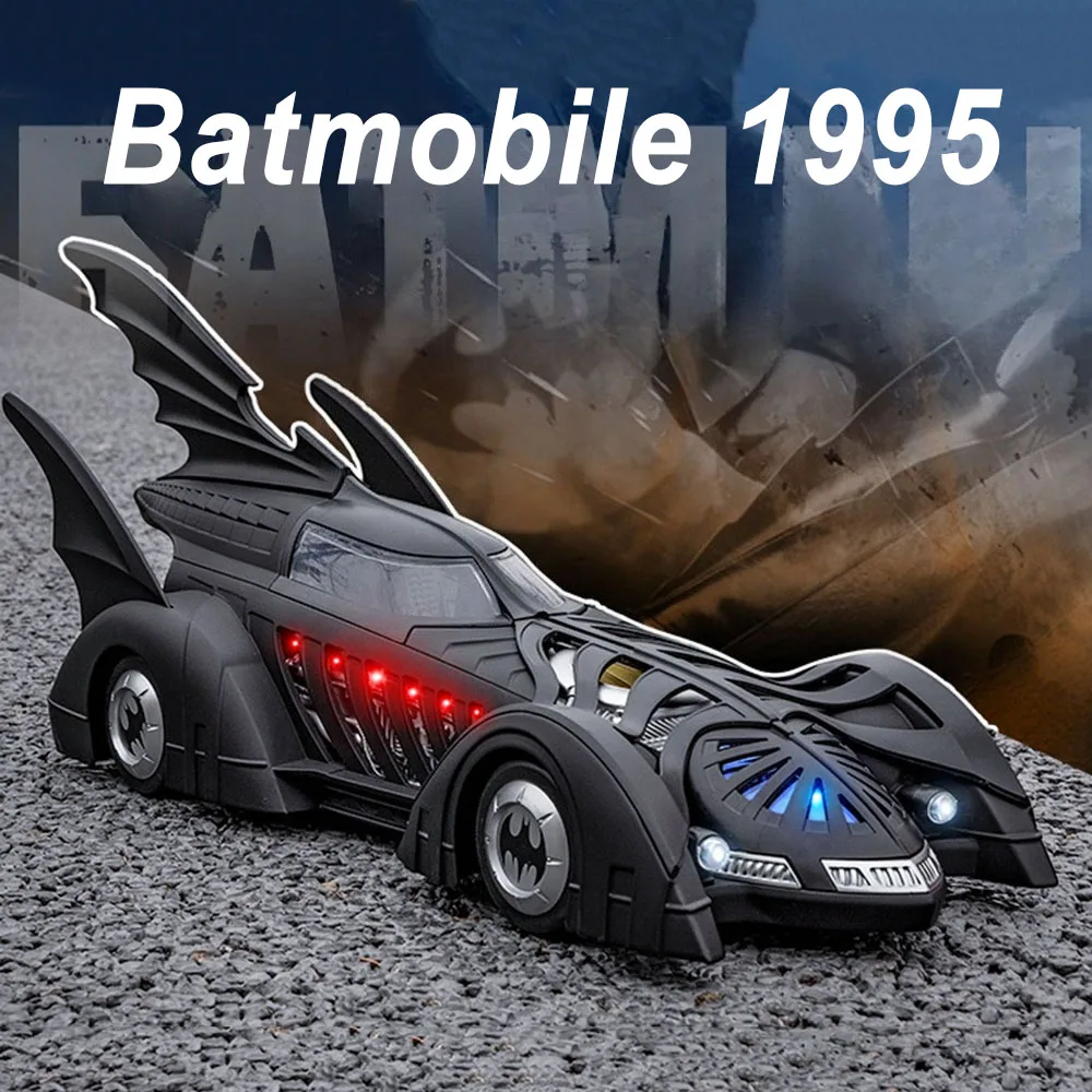

1:18 Бэтмобиль 1995, модель рыцаря, игрушка, литой под давлением сплав, спортивный автомобиль, переднее колесо, рулевое управление, функция распыления, автомобиль, детский праздничный подарок