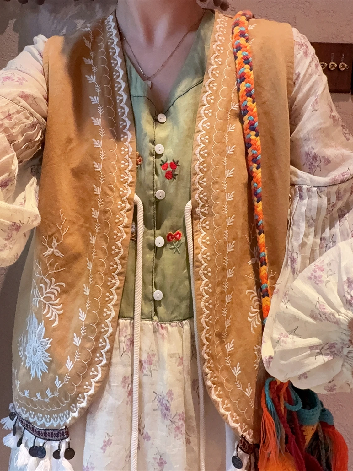 

TIYIHAILEY Cotton Linen Vest Women Sleeveless Embroidery Tops Vintage Bandage 2025 Chinese Style New Fashion Yellow Tassels