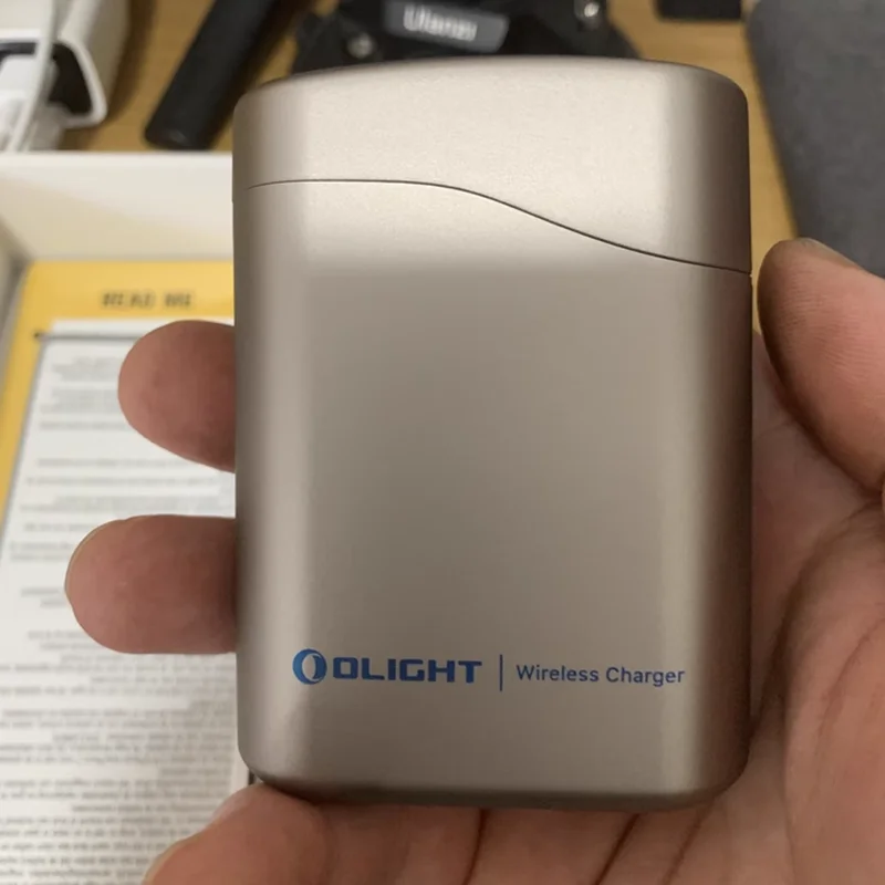 Olight Baton 4 Commander 4 Ultra Luminoso 1300 Lumen Portatile EDC Torcia portatile ad alta intensità Luce di sicurezza per autodifesa