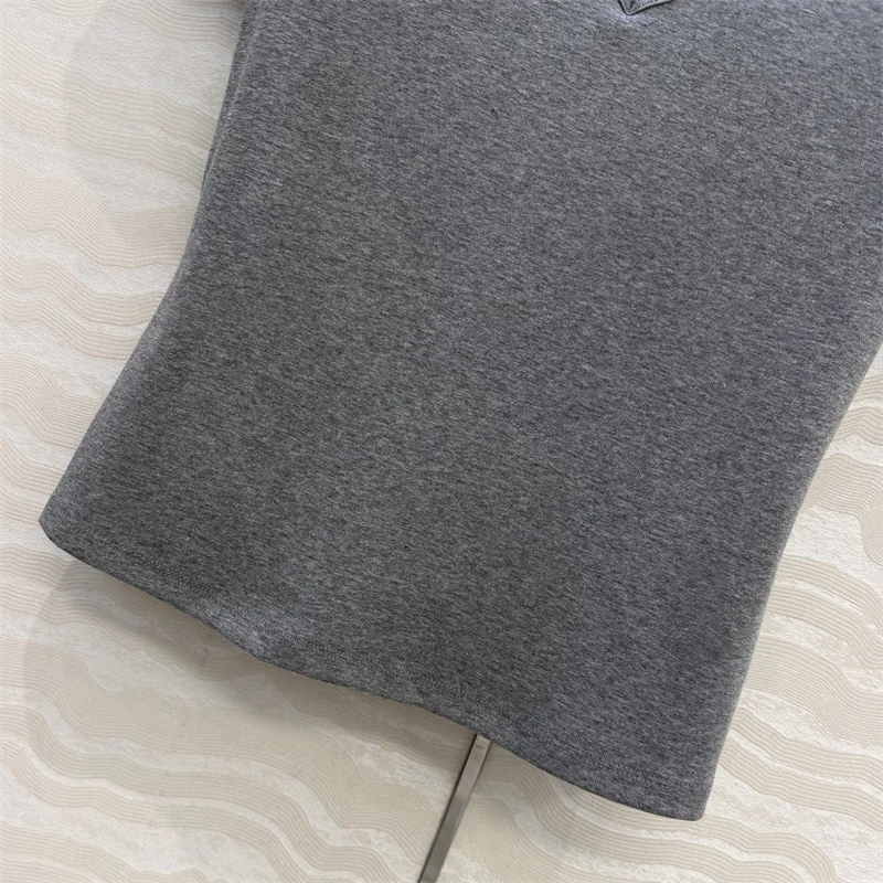 Bild 6: Damen-T-Shirt Neues elastisches, gestricktes, figurbetontes Kurzarm-Oberteil für den Sommer 2026 Hochwertiger V-Ausschnitt-Pullover aus reiner Baumwolle