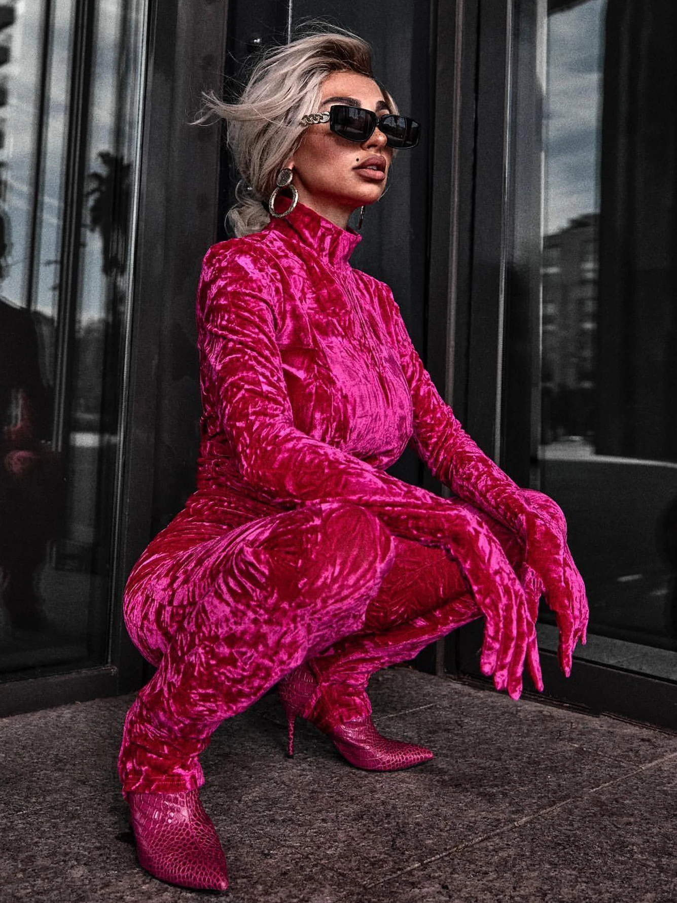 High Quality Summer Sexy O Neck Long Sleeves Connected Gloves Pleated Velvet Bodycon Jumpsuit 2022 Women Fashion Party Jumpsuit