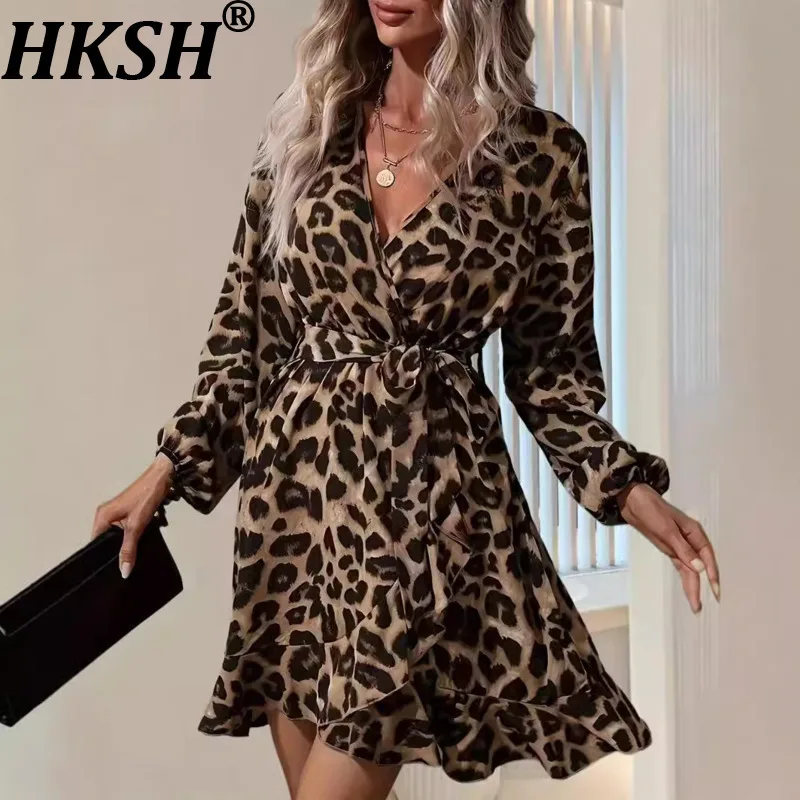 

HKSH 2026, весна-лето, новое женское короткое платье с принтом, v-образным вырезом, длинным рукавом, поясом на талии, повседневные платья с рюшами HK17425