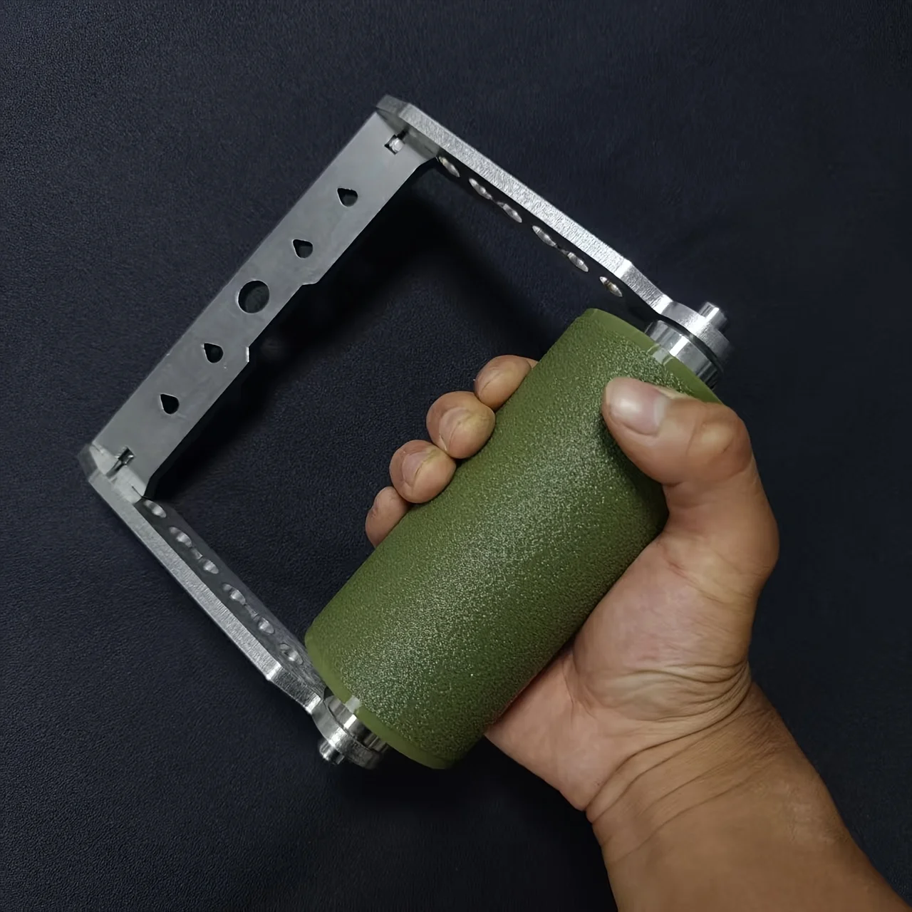Tornado 6cm Rolling Thunder Handle, 304 Stainless Steel Frame, Bearing Handle, for Training Grip Strength, Wrist Flexion, and Horizontal Sweeping Exercises, Arm Wrestling Training, Excellent Hand Feel.