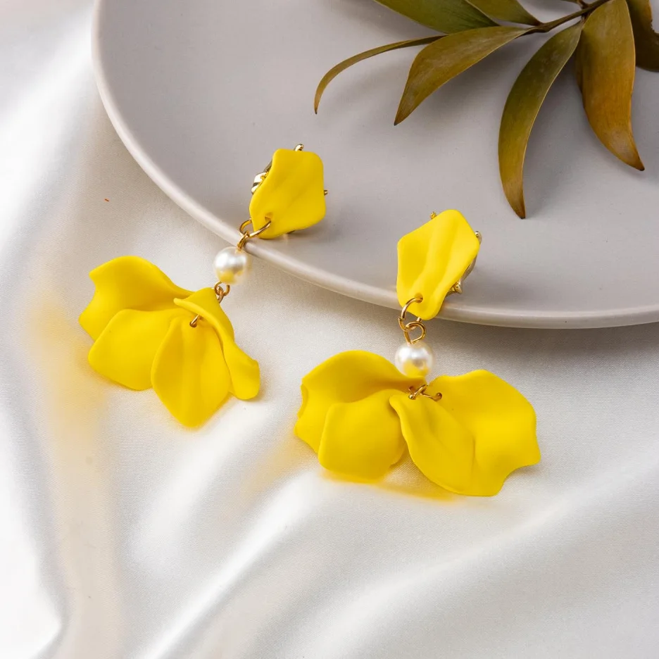 2023 Fashion Acrylic Flower Petals clip earrings without piercing For Women Trend Luxury Design Sweet Pendientes Jewelry Modern