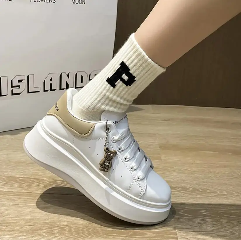 

Маленькие белые туфли, новые женские повседневные универсальные туфли для досок, трендовые спортивные туфли на толстой подошве, одинарные туфли Zapatillas marca lujo