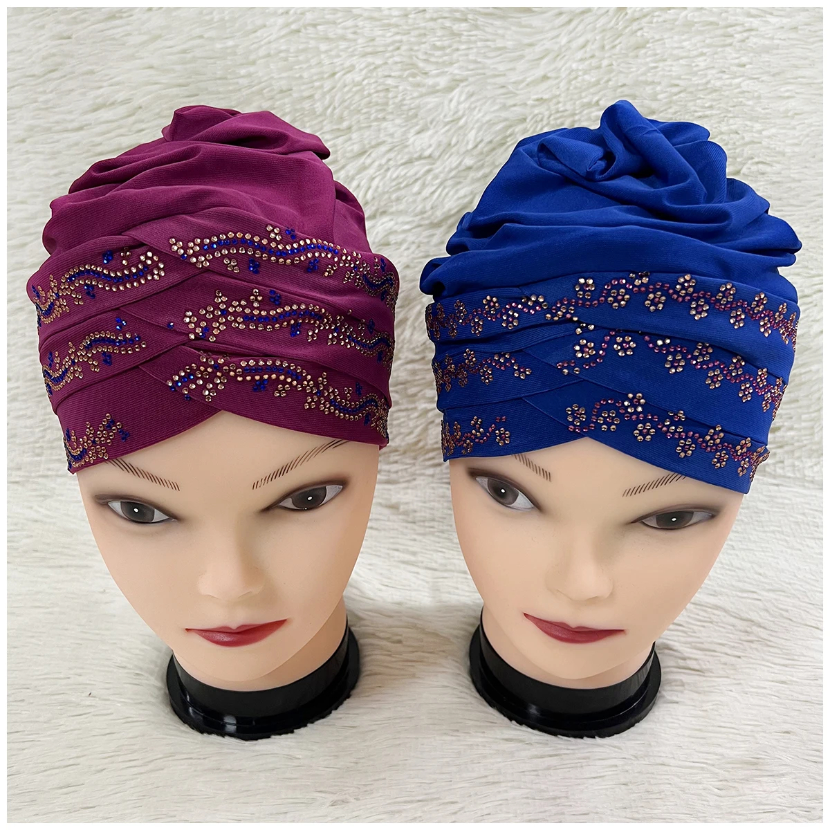 Venta al por mayor, 6/12 piezas, pedido de moda musulmana, turbante femenino, sombrero de terciopelo con diamantes de imitación, gorro indio sólido, gorro para el pelo para mujer