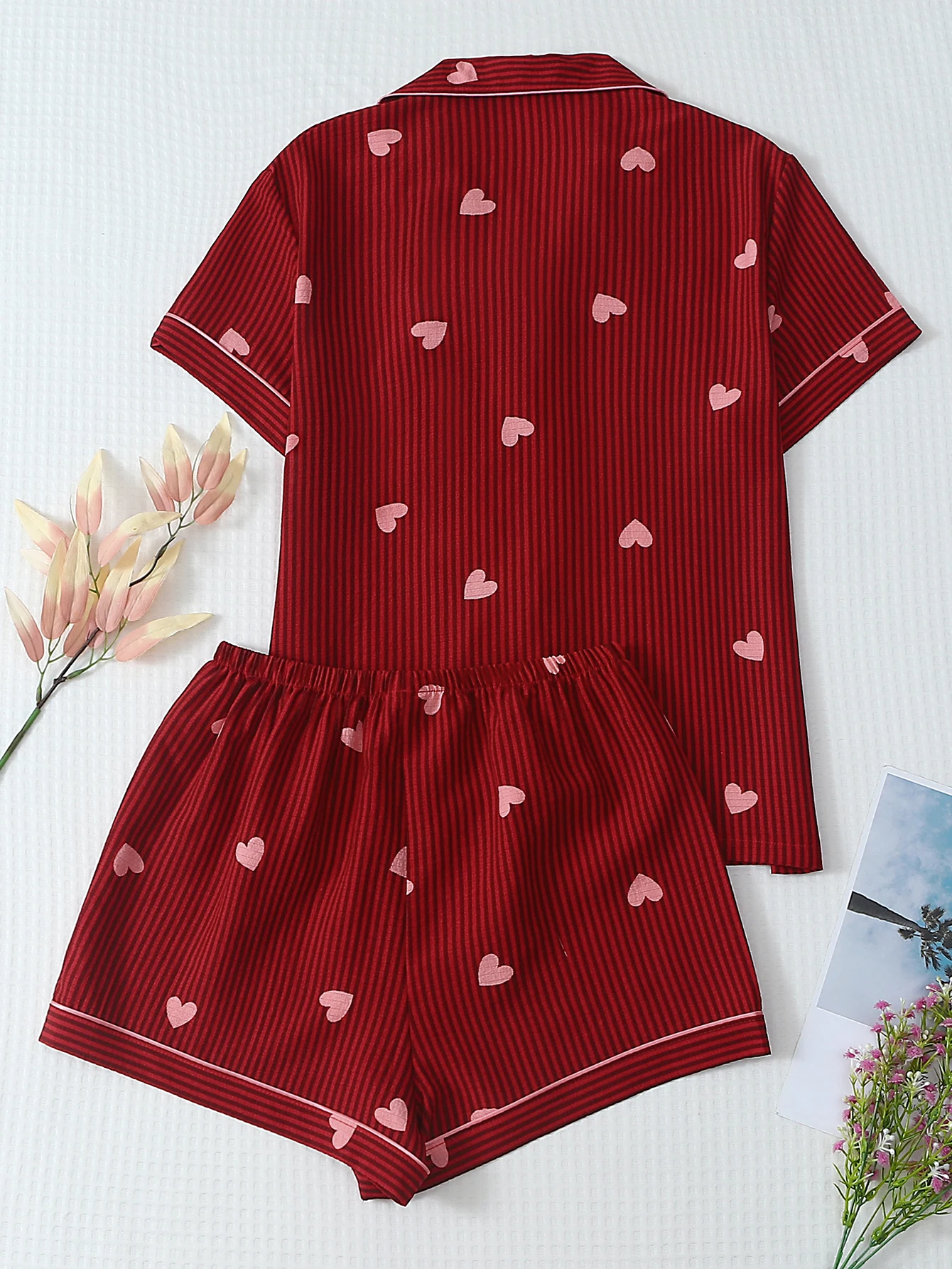 Two-Piece Set of Comfortable Striped Love-Printed Short-Sleeved Collared Tops and Bow-Knot Shorts, Spring and Summer Women's Pajamas and Loungewear Set