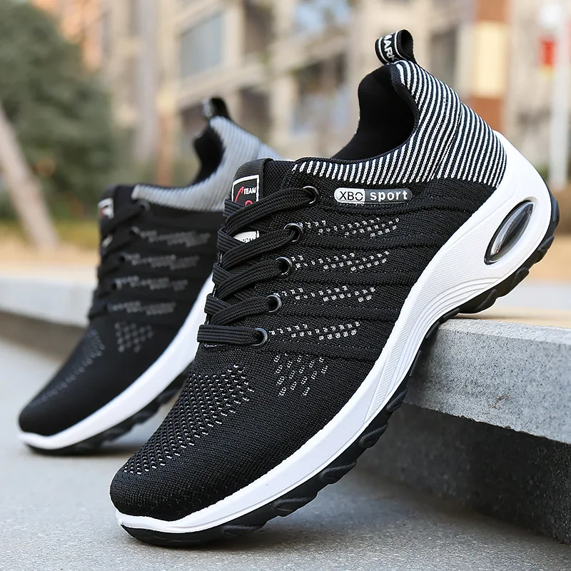 Spring men's casual shoes are breathable and don't make feet feel stuffy, with a mesh surface that doesn't pinch the feet, suita