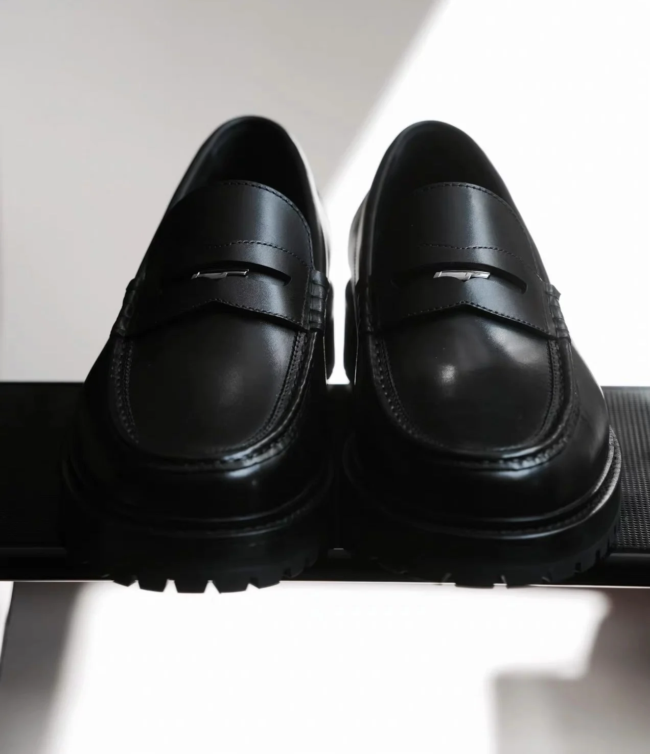 

Each tells a story of old-world ateliers, modern runways, and a timeless vow to make every step a masterpiece LY0119