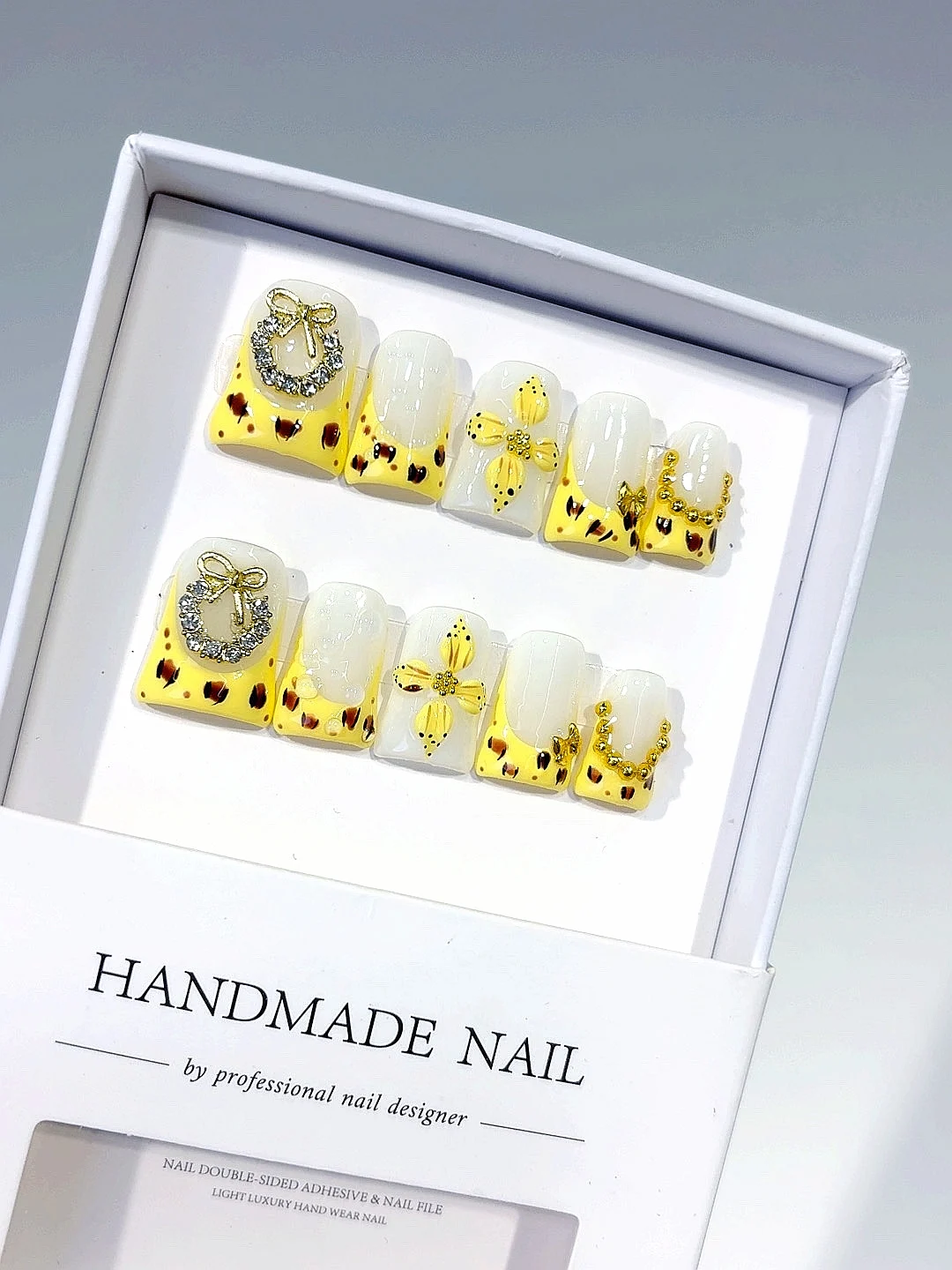 

Yellow Leopard Print Rhinestone Bow Butterfly Short Square Press on Nails（L265）