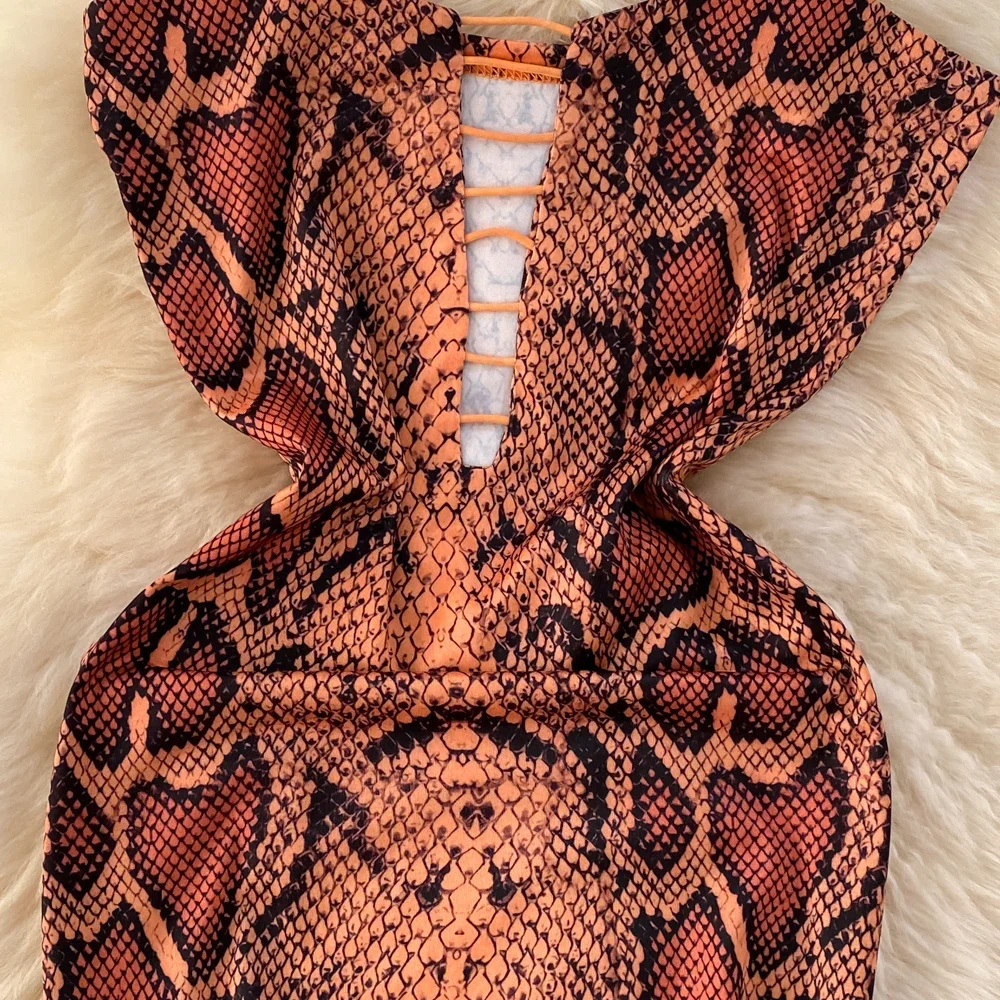 Foamlina Sexy Women Spaghetti Strap V Neck Sleeveless Snake Print Bodycon Dress Summer Fashion Cut Out Front Club Party Dress