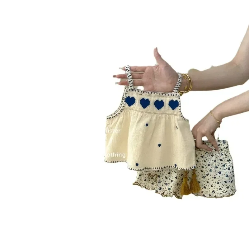 

Girl Cute Vacation Style Outfit Set New Summer Kids Baby Girl Clothes Embroidered Love Belt + Floral Shorts 2 Piece Set Toddler