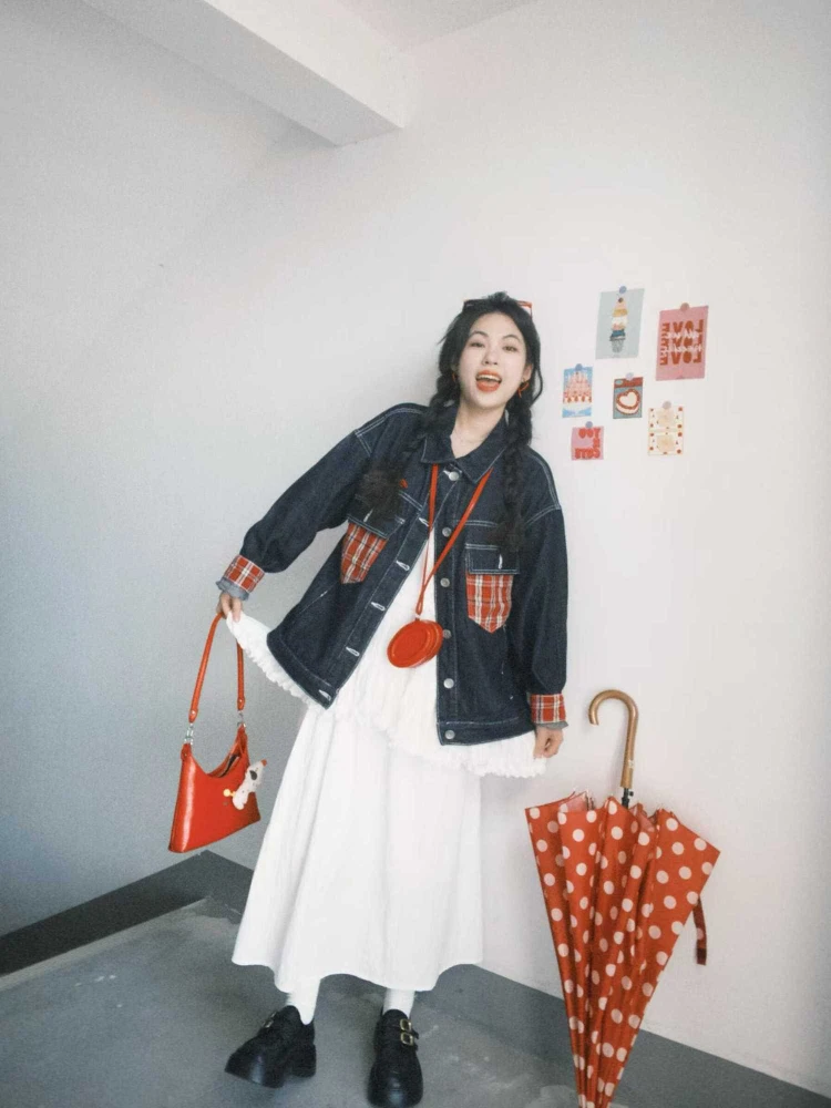 

Американская винтажная джинсовая куртка с клетчатой отделкой, лоскутное пальто в стиле ретро для женщин, модное потертое повседневное пальто большого размера в стиле 90-х годов