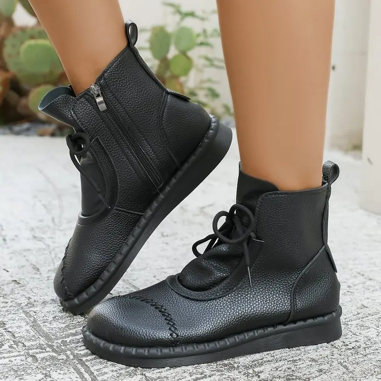 

Женские модные короткие ботинки на шнуровке с плоской подошвой. Весна-осень 2023. Удобные модные ботинки в стиле ретро на мягкой подошве.