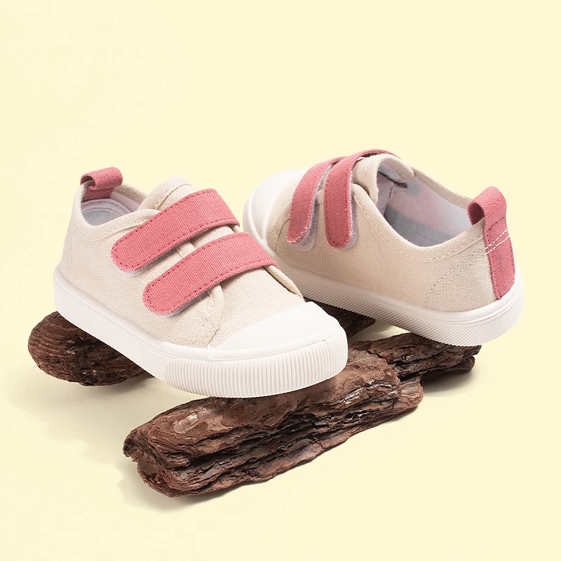 

Новые трехцветные детские парусиновые туфли Baotou с низким вырезом на весну 2025, повседневная обувь на мягкой подошве для детских товаров EKC5304