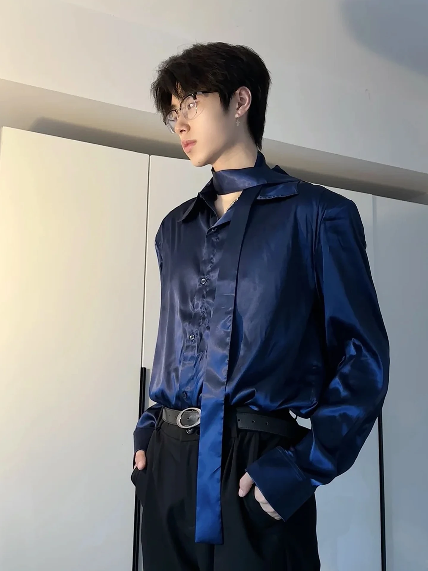 

Мужской костюм из синего атласа с наплечниками, модный бренд M, модель Jaet, свободный крой, молодежный стиль, полиэстер