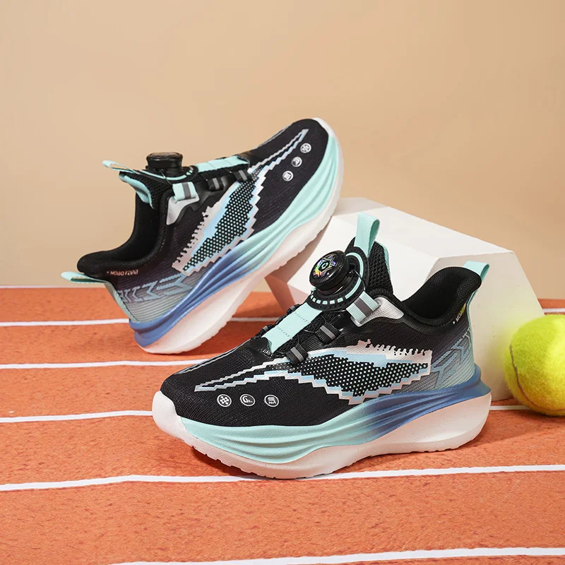 Children's shoes - New style for boys. Children's versatile mid-sized size breathable sports shoes with mesh upper.