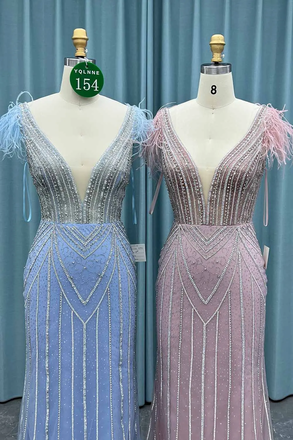 YQLNNE 0154 Abiti da ballo con cristalli di piume rosa Abito da sera lungo da sera con sirena in rilievo fatto a mano