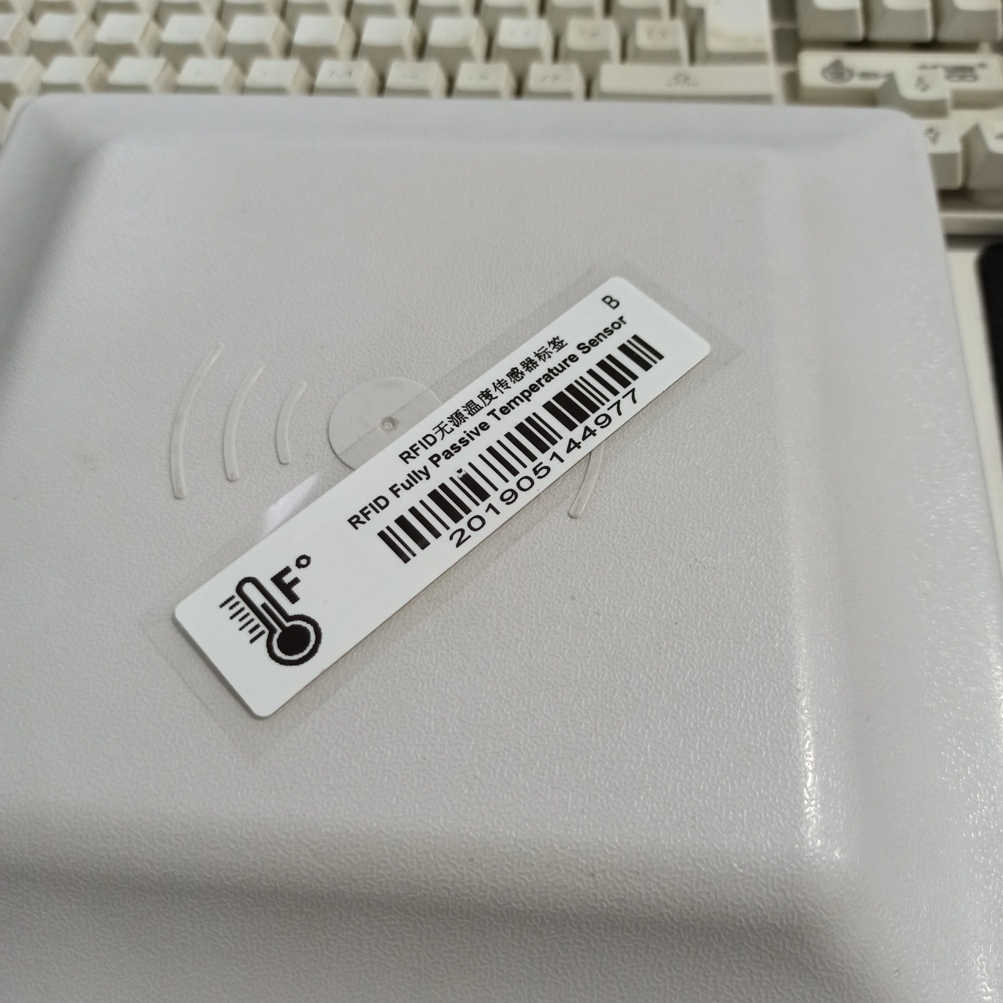 UHF RFID Passive Temperature Tag For Cold-Chain Iogistics