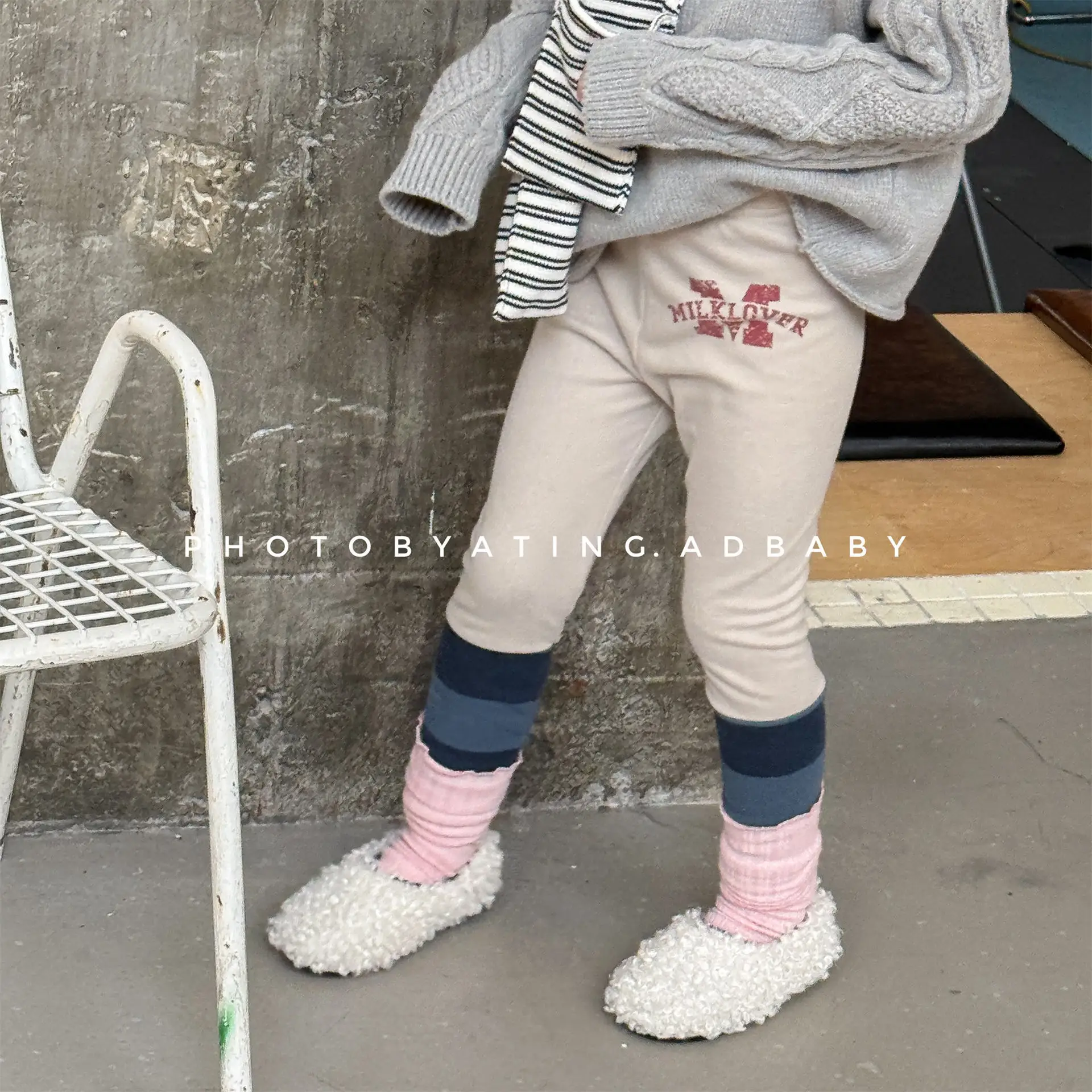 

2025 Winter New Children Warm Leggings Girls Letter Print Leggings Baby Plus Velvet Thick Trousers Fashion Kids Clothes