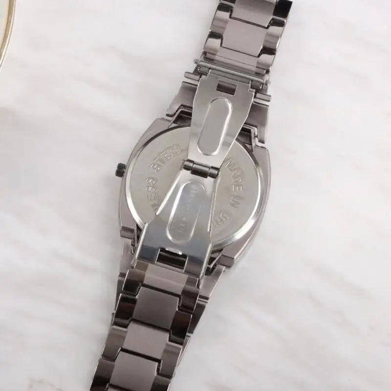 ساعة عصرية للرجال مخصصة للترفيه بقرص كبير وشعور قاطرة للطلاب وسيم ورائع وساعة كوارتز عصرية