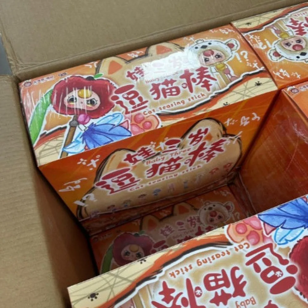 Bebê três gatos provocando vara série caixa cega de pelúcia na moda portátil aleatório bonito caixa misteriosa gato brinquedo para animais de estimação presente surpresa