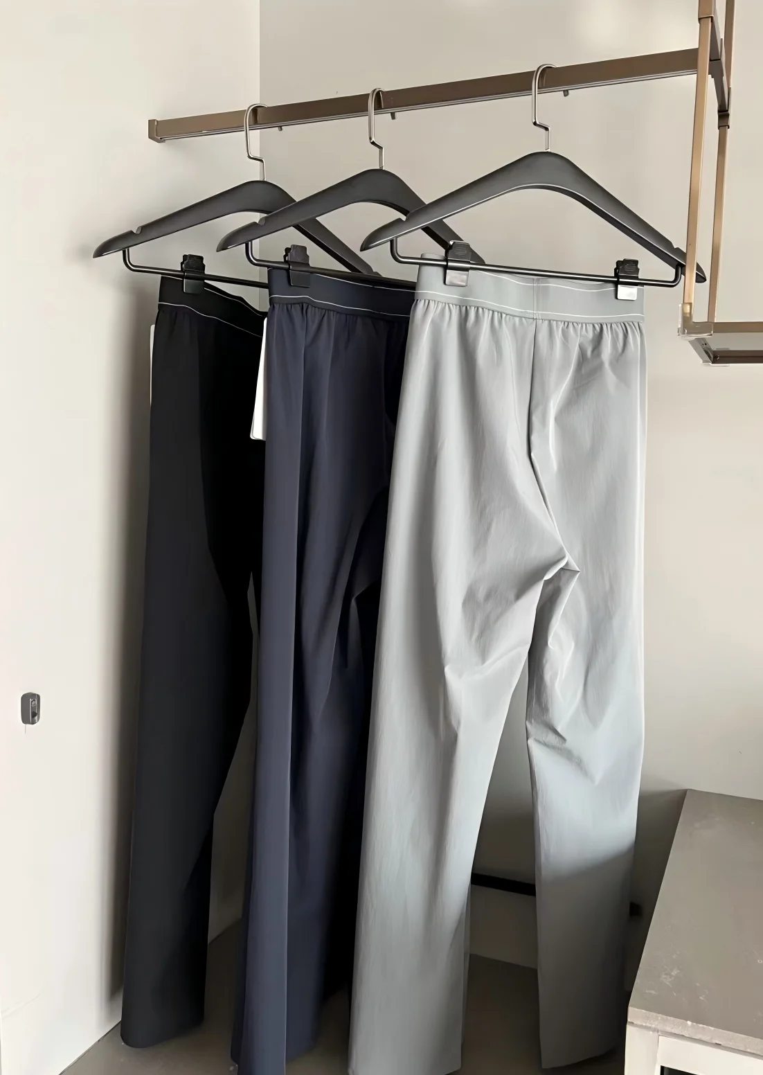Sommerliche High-Waist Straight Leg Wide Leg Yoga-Sporthose für Damen – Bequeme, atmungsaktive Outdoor-Freizeithose – Detail 5
