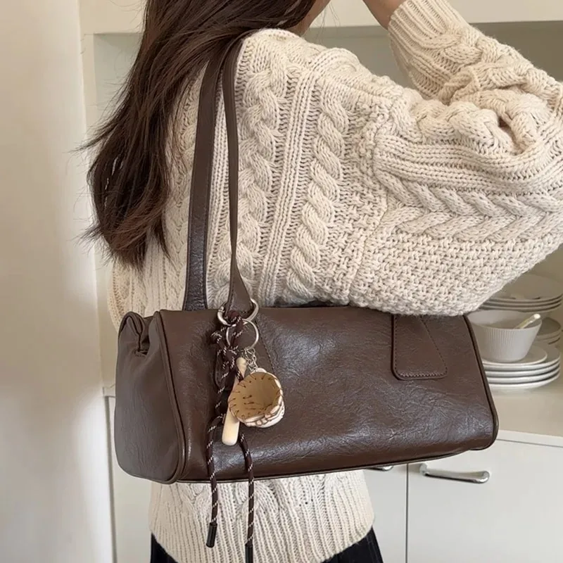 กระเป๋าหนัง PU ดีไซน์เรียบง่ายสำหรับผู้หญิง ปี 2025 สไตล์วินเทจ Y2K กระเป๋าสะพายไหล่ กระเป๋าถือโท้ท กระเป๋าถือสีพื้นสำหรับสุภาพสตรี