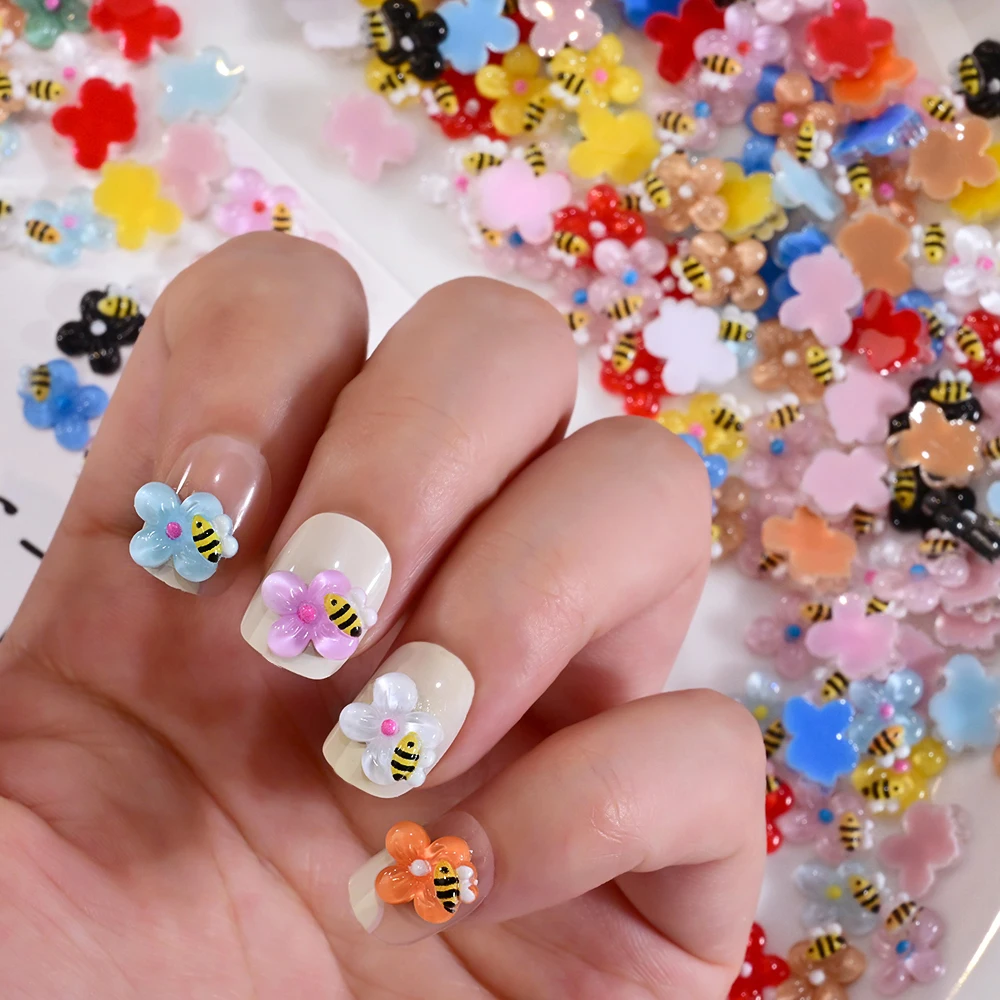 50 Stuks 5D Kleurrijke Bloemen Bee Nail Charms Gemengde Bloem Kristal Bijen Nail Art Accessoires Leuke Hars DIY Nageldecoratie Materiaal