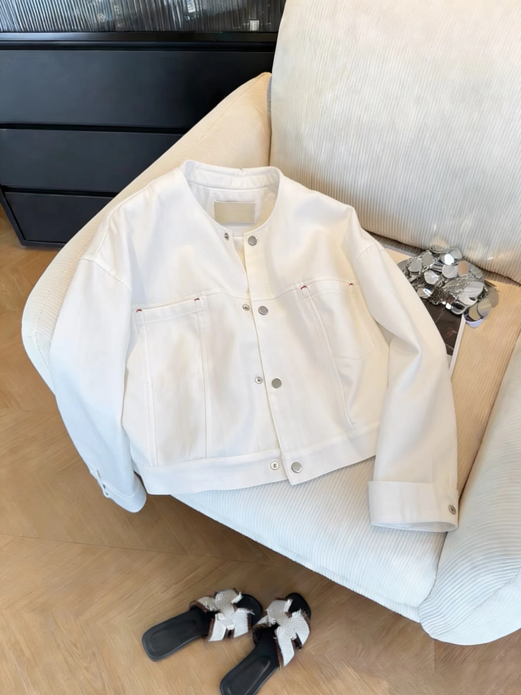 

Casual round Neck Denim Jacket Unisex Spring Autumn High Quality Simple Design White Single Buttoned Short Coat for Men And W...