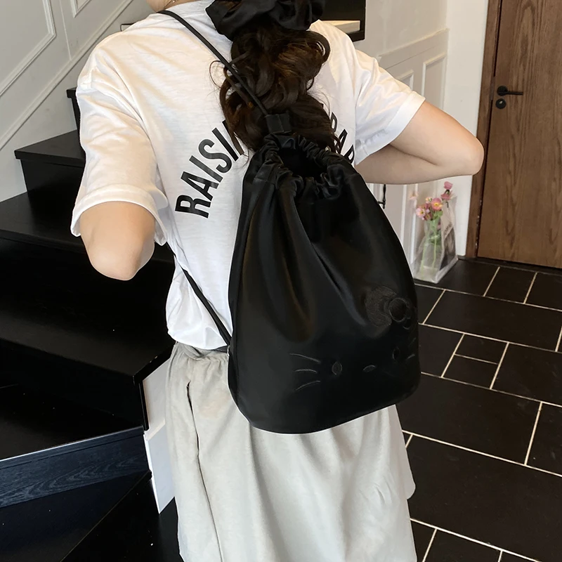 2025, Kawaii Hello Kitty Umhängetasche, Design-Rucksack, niedlicher Cartoon, silberne Umhängetasche, Cartoon, kleine runde Tasche für Frauen und Mädchen