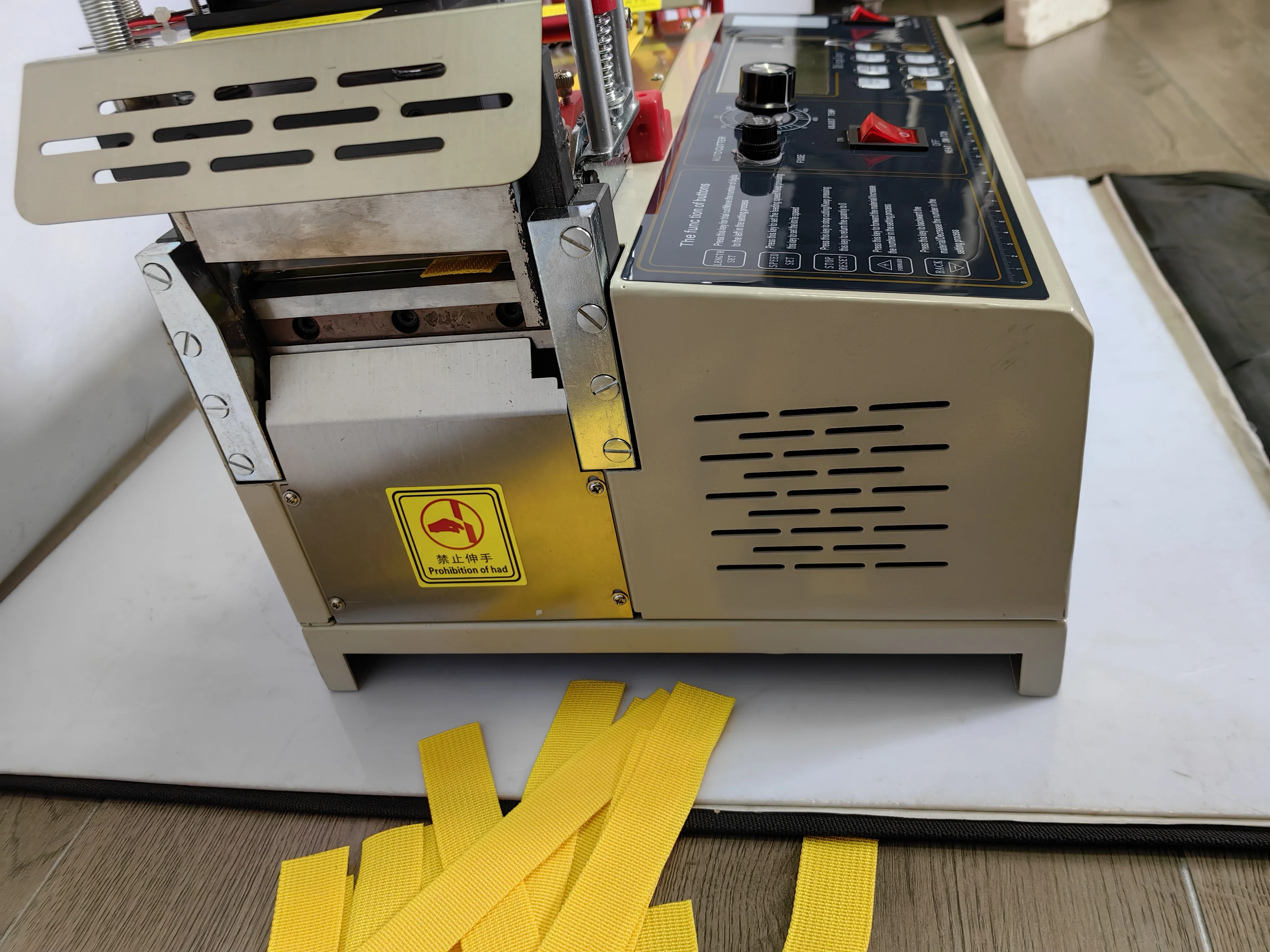 988T Computer automatic hot and Cold Cloth belt cutting machine  ,magic adhesive tape zipper webbing elastic belt cutter