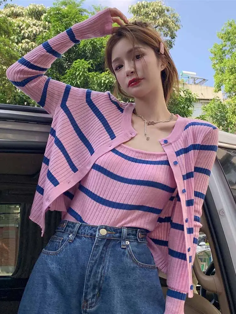 

Women's Short Striped Knitwear Spring 2026 New Style Outfit Layering Slimming Cardigan Tank Top Set Fashionable Korean Version