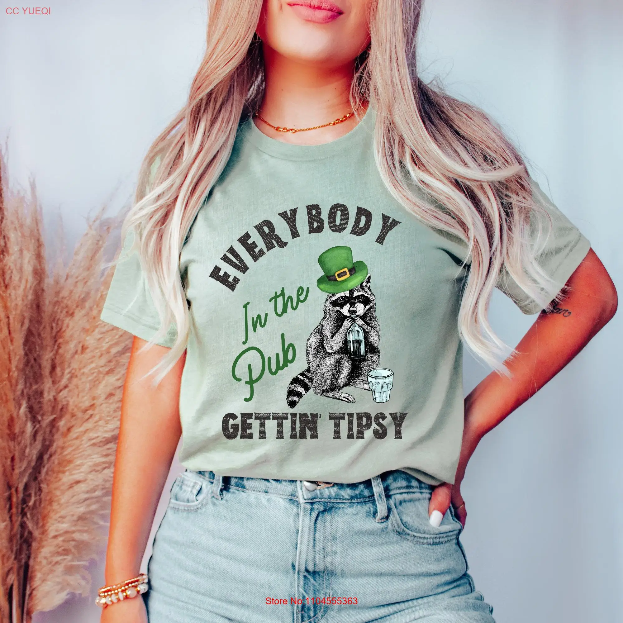 Raccoon T Shirt Funny St Patricks Day Racoon Paddys Irish Drinking Leprechaun Everybody In the Pub Gettin Tipsy