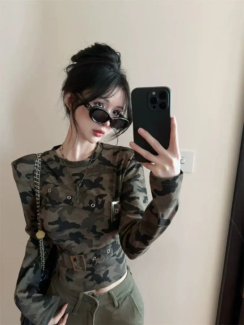 Taktische Camouflage Langarm-T-Shirts für Damen Herbst Coquette Sexy Y2K Top mit Gürtel Trendige Mode Übergroße Figurbetonte Basic-Tees – Detail 2