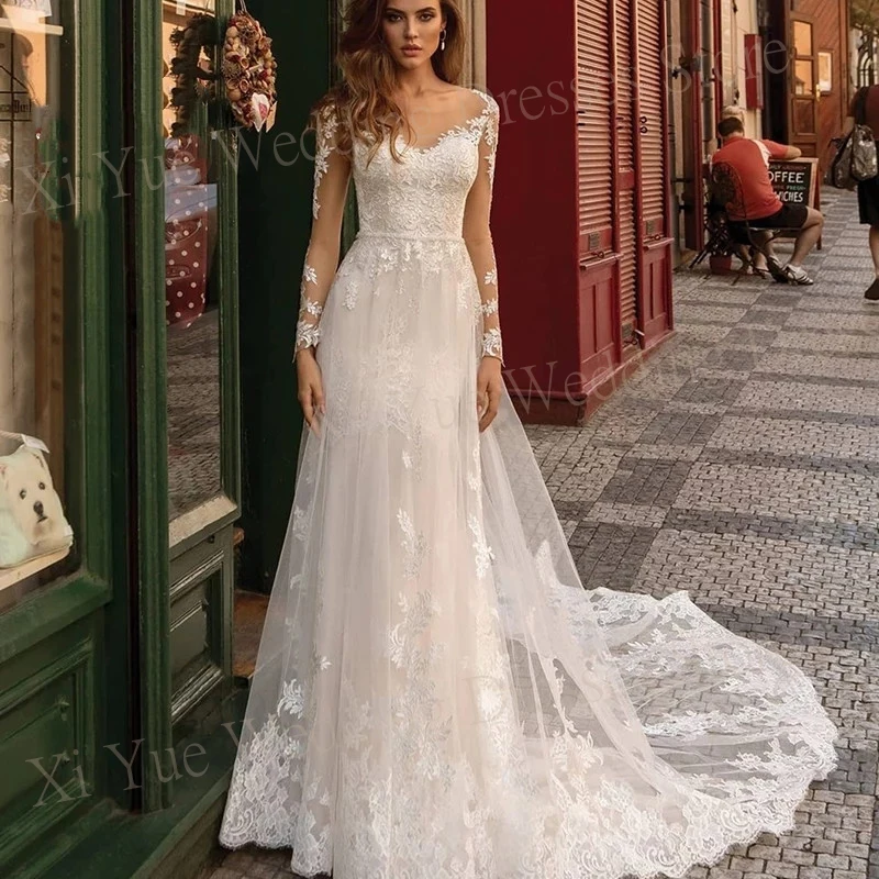 Bellissimi abiti da sposa Sweetheart Classic a-line Appliques di pizzo abiti da sposa a maniche lunghe Illusion Backless Button Court Train